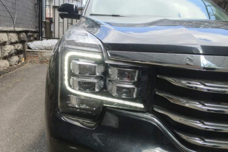 Used GAC Trumpchi GS8 2017 320T Two-Wheel Drive Luxury Smart Connectivity Version (7 Seats) Right Front Headlight