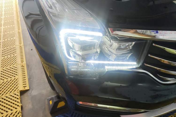 Used GAC Trumpchi GS8 2017 320T Two-Wheel Drive Luxury Smart Connectivity Version (7 Seats) Right Front Headlight