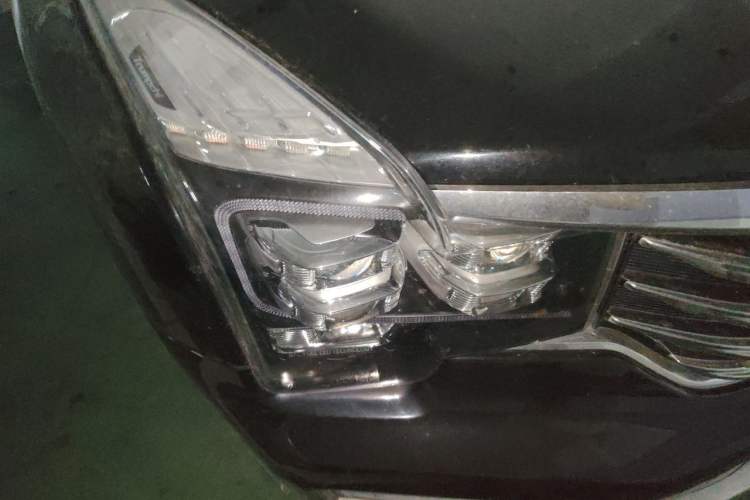 Used GAC Trumpchi GS8 2017 320T Two-Wheel Drive Luxury Smart Connectivity Version (7 Seats) Right Front Headlight