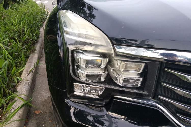 Used GAC Trumpchi GS8 2017 320T Two-Wheel Drive Luxury Smart Connectivity Version (7 Seats) Right Front Headlight