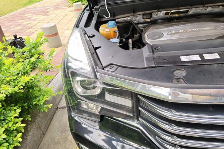 Used GAC Trumpchi GS8 2017 320T Two-Wheel Drive Luxury Edition (7 Seats) Right Front Headlight