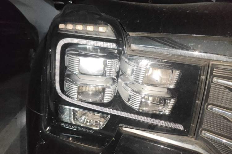 Used GAC Trumpchi GS8 2017 320T Two-Wheel Drive Luxury Smart Connectivity Version (7 Seats) Right Front Headlight