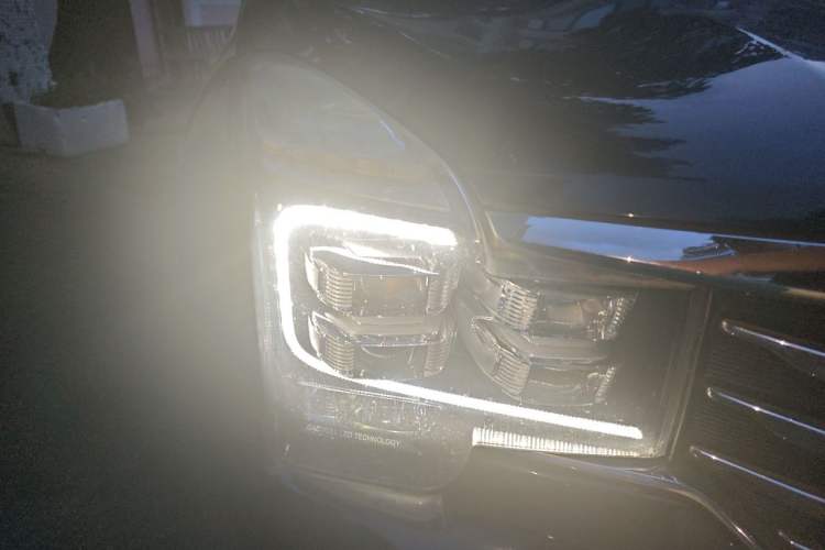 Used GAC Trumpchi GS8 2017 320T Two-Wheel Drive Prestige Version (7 Seats) Right Front Headlight