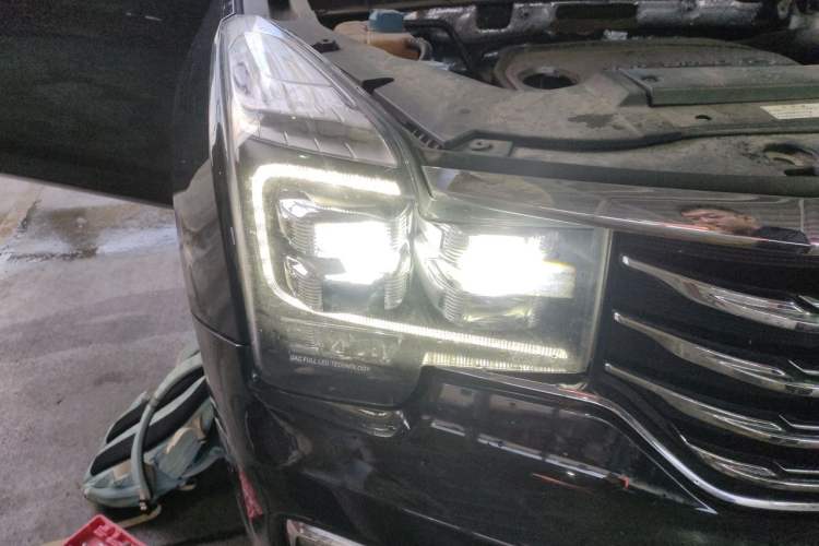 Used GAC Trumpchi GS8 2017 320T Two-Wheel Drive Luxury Smart Connectivity Version (7 Seats) Right Front Headlight