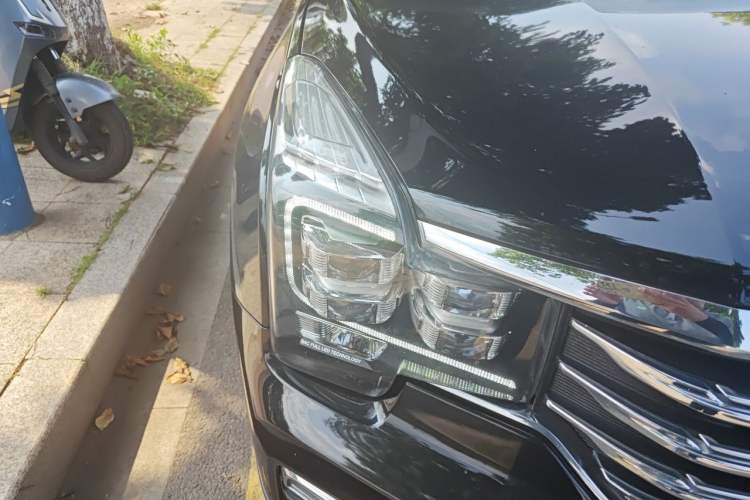 Used GAC Trumpchi GS8 2017 320T Two-Wheel Drive Luxury Smart Connectivity Version (7 Seats) Right Front Headlight