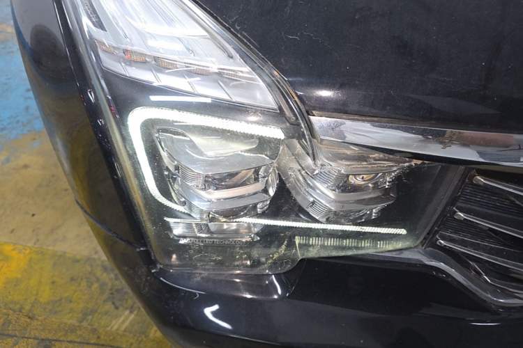 Used GAC Trumpchi GS8 2017 320T Two-Wheel Drive Luxury Smart Connectivity Version (7 Seats) Right Front Headlight