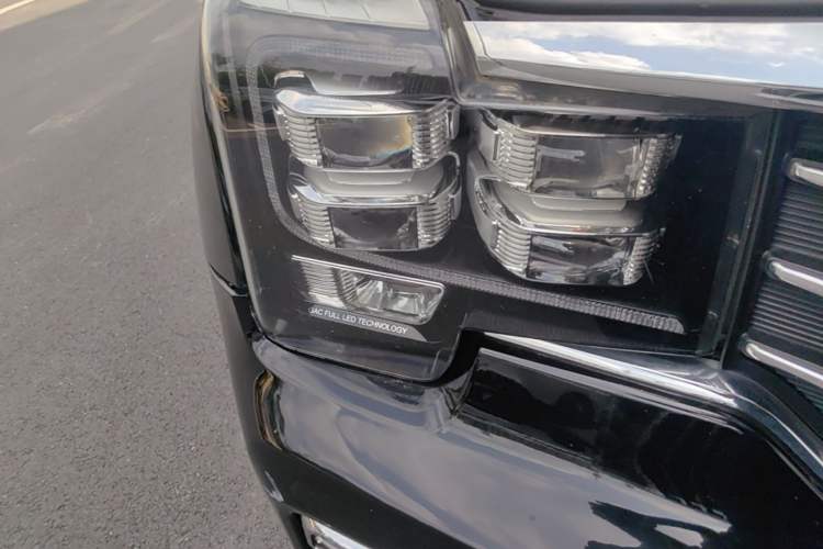 Used GAC Trumpchi GS8 2017 320T Two-Wheel Drive Luxury Smart Connectivity Version (7 Seats) Right Front Headlight