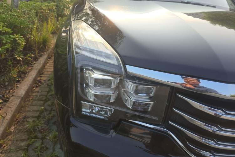 Used GAC Trumpchi GS8 2017 320T Four-Wheel Drive Luxury Smart Connectivity Version (7 Seats) Right Front Headlight