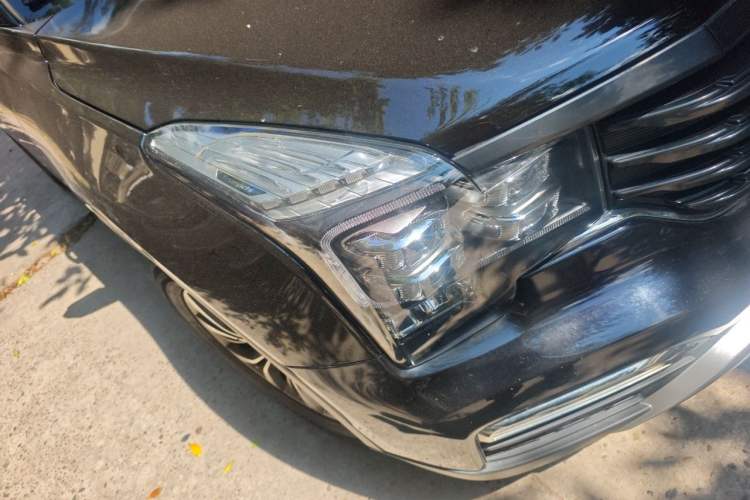 Used GAC Trumpchi GS8 2017 320T Four-Wheel Drive Luxury Smart Connectivity Version (7 Seats) Right Front Headlight