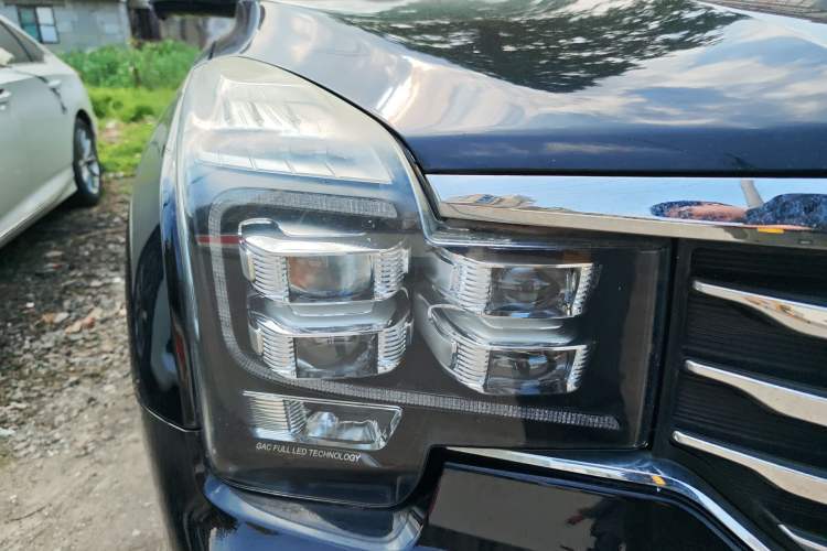 Used GAC Trumpchi GS8 2017 320T Two-Wheel Drive Luxury Smart Connectivity Version (7 Seats) Right Front Headlight