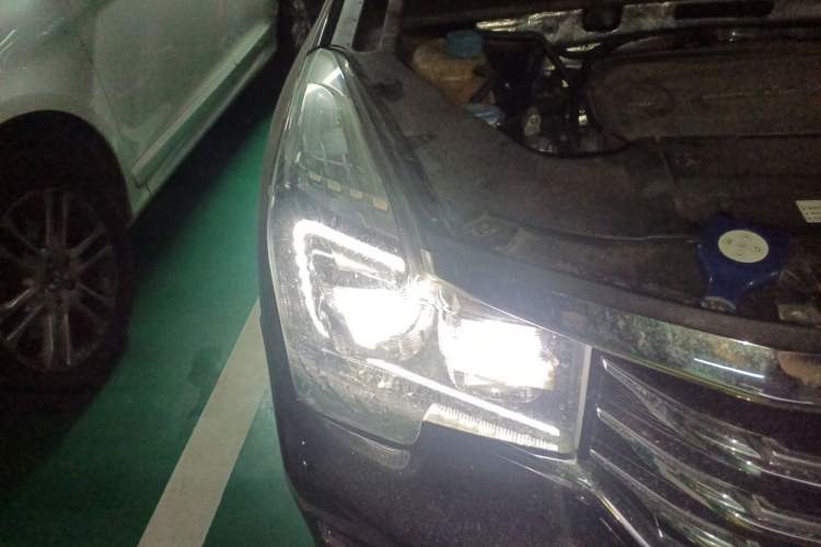 Used GAC Trumpchi GS8 2017 320T Two-Wheel Drive Luxury Smart Connectivity Version (7 Seats) Right Front Headlight