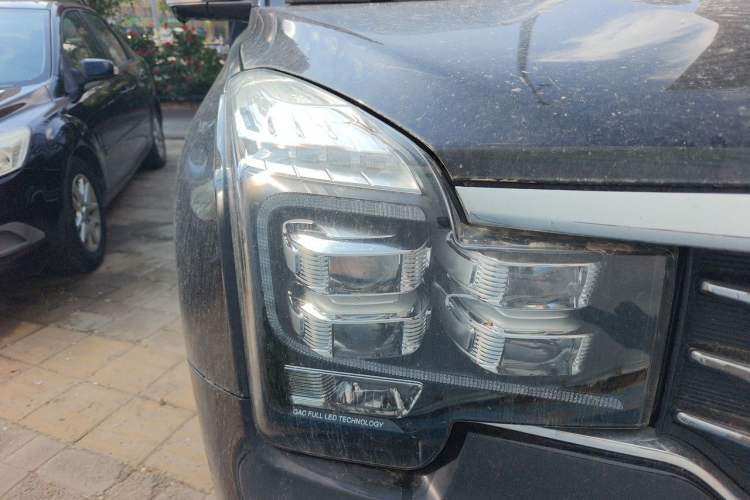 Used GAC Trumpchi GS8 2017 320T Two-Wheel Drive Luxury Smart Connectivity Version (7 Seats) Right Front Headlight