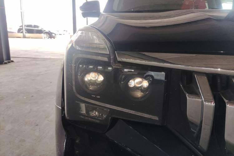 Used GAC Trumpchi GS8 2017 320T Two-Wheel Drive Luxury Smart Connectivity Version (7 Seats) Right Front Headlight