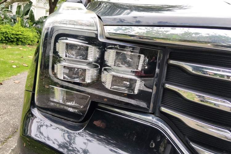Used GAC Trumpchi GS8 2017 320T Two-Wheel Drive Luxury Smart Connectivity Version (7 Seats) Right Front Headlight
