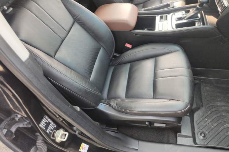 Used GAC Trumpchi GS8 2017 320T Two-Wheel Drive Luxury Smart Connectivity Version (7 Seats) Right Front Seat