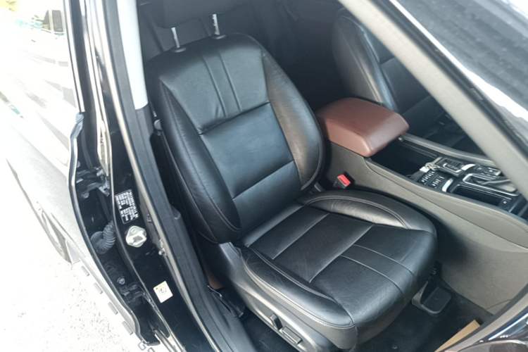 Used GAC Trumpchi GS8 2017 320T Two-Wheel Drive Luxury Smart Connectivity Version (7 Seats) Right Front Seat