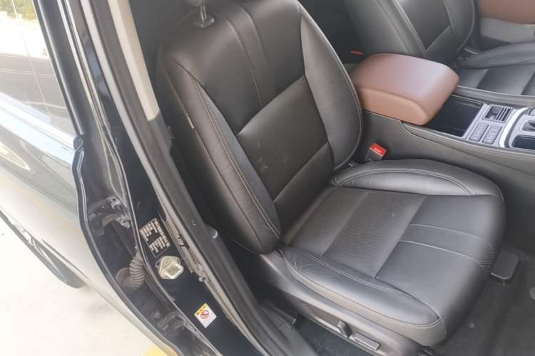 Used GAC Trumpchi GS8 2017 320T Two-Wheel Drive Luxury Smart Connectivity Version (7 Seats) Right Front Seat