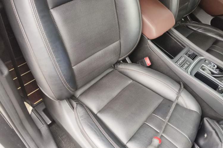 Used GAC Trumpchi GS8 2017 320T Two-Wheel Drive Luxury Smart Connectivity Version (7 Seats) Right Front Seat