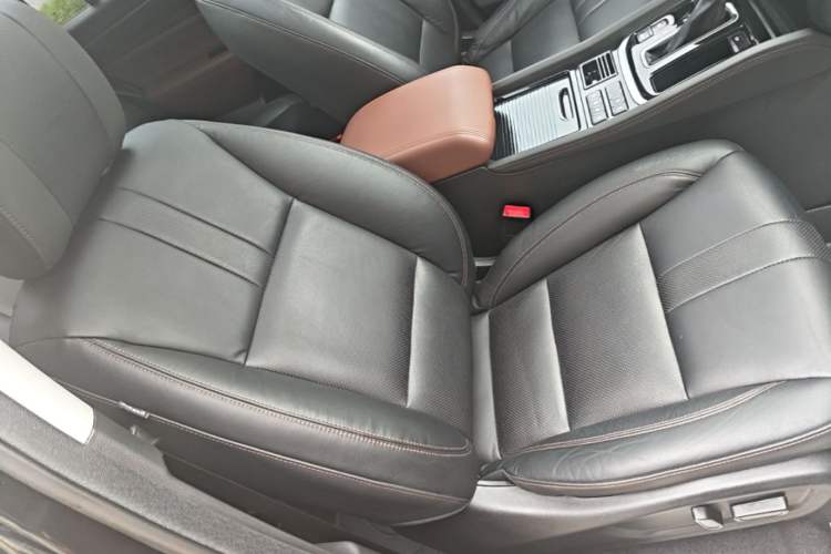 Used GAC Trumpchi GS8 2017 320T Two-Wheel Drive Luxury Smart Connectivity Version (7 Seats) Right Front Seat