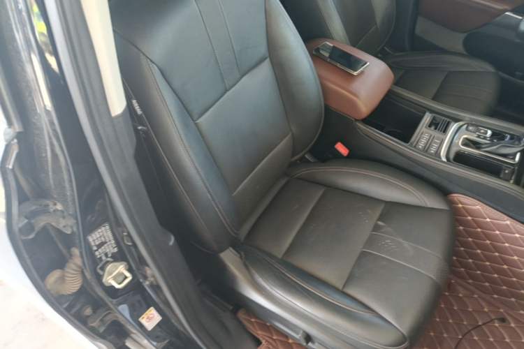 Used GAC Trumpchi GS8 2017 320T Two-Wheel Drive Luxury Smart Connectivity Version (7 Seats) Right Front Seat