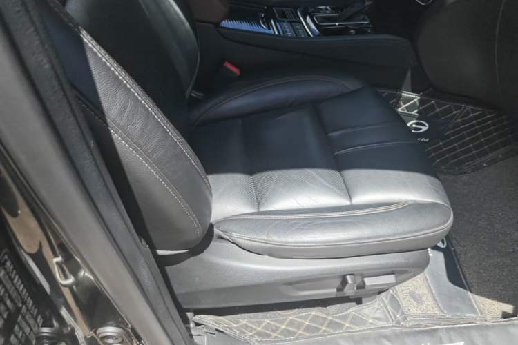 Used GAC Trumpchi GS8 2017 320T Two-Wheel Drive Luxury Smart Connectivity Version (7 Seats) Right Front Seat