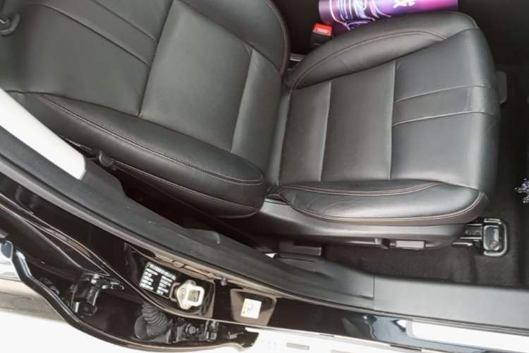 Used GAC Trumpchi GS8 2017 320T Two-Wheel Drive Luxury Smart Connectivity Version (7 Seats) Right Front Seat