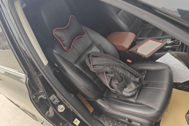 Used GAC Trumpchi GS8 2017 320T Two-Wheel Drive Luxury Smart Connectivity Version (7 Seats) Right Front Seat