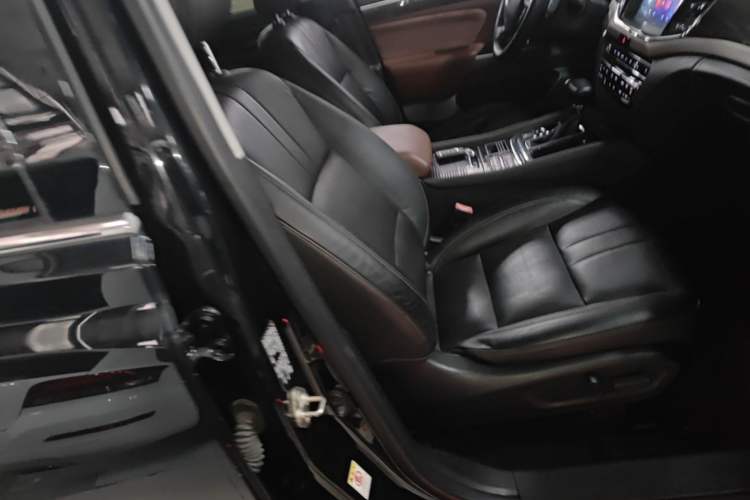 Used GAC Trumpchi GS8 2017 320T Two-Wheel Drive Luxury Smart Connectivity Version (7 Seats) Right Front Seat