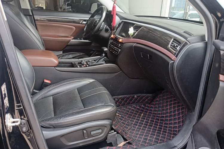 Used GAC Trumpchi GS8 2017 320T Two-Wheel Drive Luxury Smart Connectivity Version (7 Seats) Right Front Seat