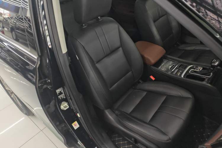Used GAC Trumpchi GS8 2017 320T Two-Wheel Drive Luxury Smart Connectivity Version (7 Seats) Right Front Seat
