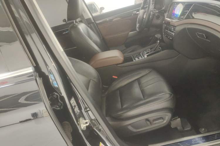 Used GAC Trumpchi GS8 2017 320T Two-Wheel Drive Luxury Smart Connectivity Version (7 Seats) Right Front Seat