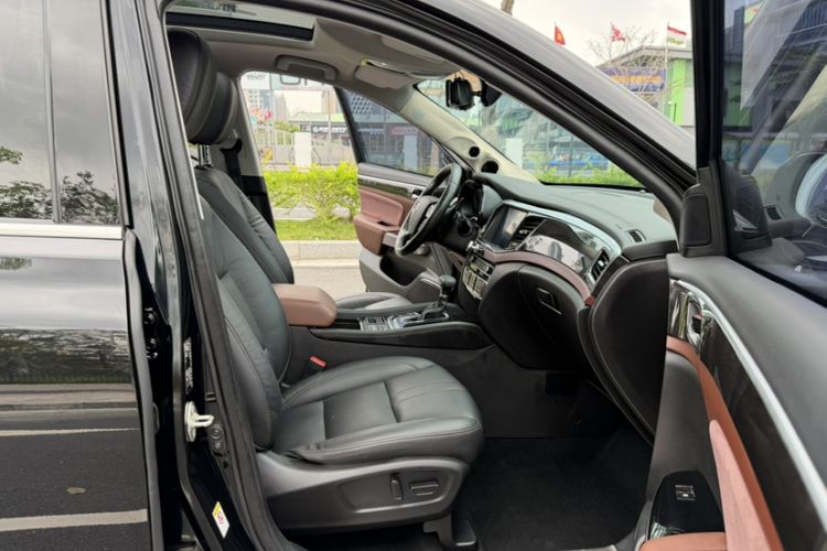 Used GAC Trumpchi GS8 2017 320T Two-Wheel Drive Luxury Smart Connectivity Version (7 Seats) Right Front Seat