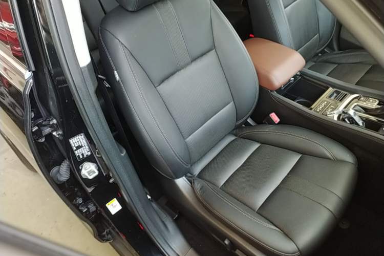 Used GAC Trumpchi GS8 2017 320T Two-Wheel Drive Luxury Smart Connectivity Version (7 Seats) Right Front Seat