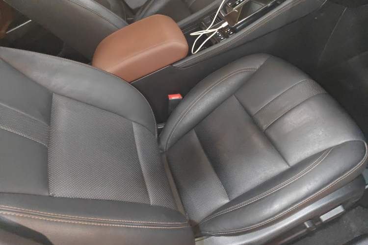 Used GAC Trumpchi GS8 2017 320T Two-Wheel Drive Luxury Smart Connectivity Version (7 Seats) Right Front Seat