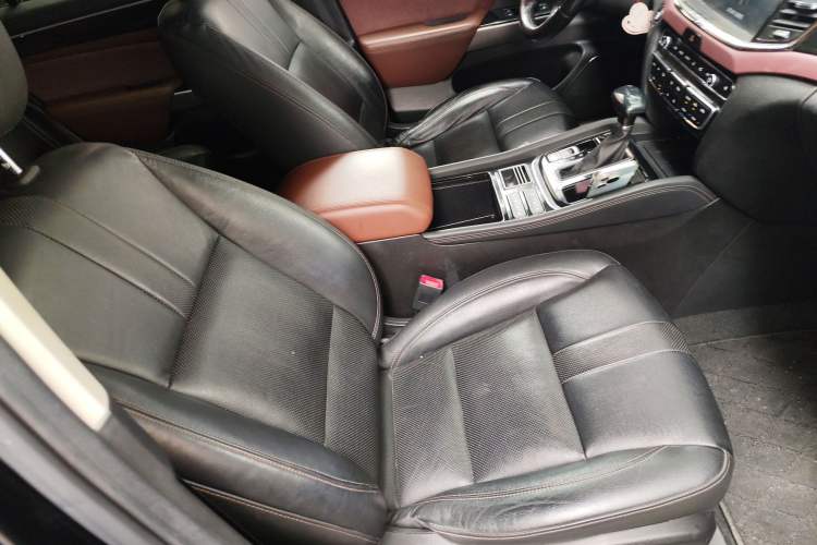 Used GAC Trumpchi GS8 2017 320T Two-Wheel Drive Luxury Smart Connectivity Version (7 Seats) Right Front Seat