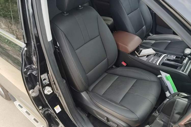 Used GAC Trumpchi GS8 2017 320T Two-Wheel Drive Luxury Smart Connectivity Version (7 Seats) Right Front Seat