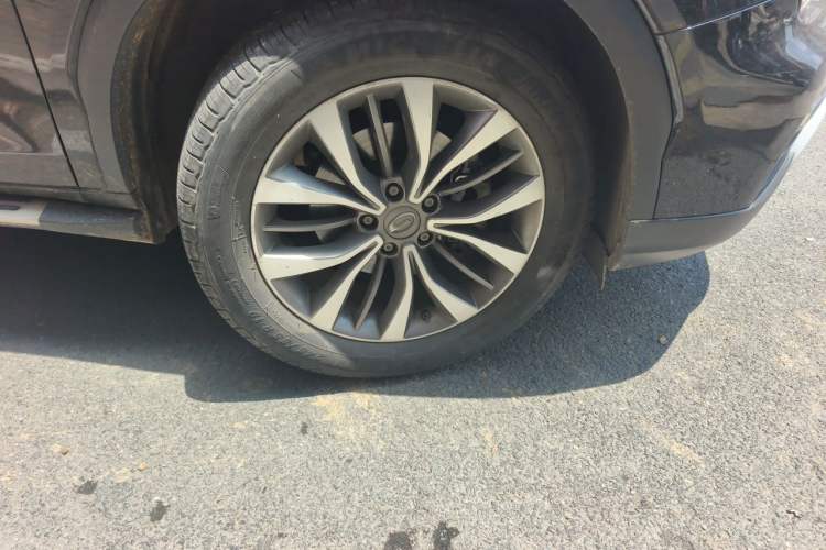 Used GAC Trumpchi GS8 2017 320T Two-Wheel Drive Luxury Smart Connectivity Version (7 Seats) Right Front Wheel Hub