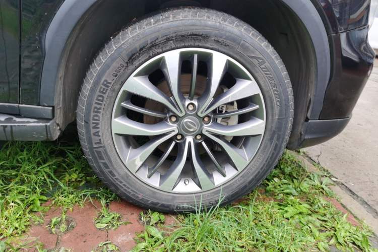 Used GAC Trumpchi GS8 2017 320T Two-Wheel Drive Luxury Smart Connectivity Version (7 Seats) Right Front Wheel Hub