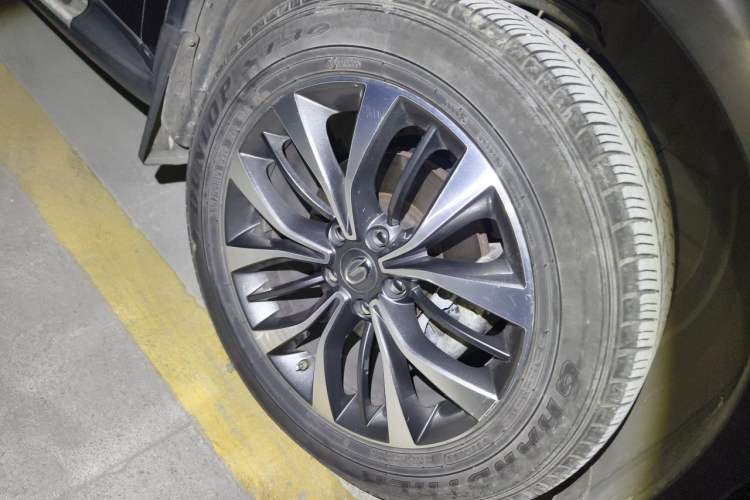 Used GAC Trumpchi GS8 2017 320T Two-Wheel Drive Luxury Smart Connectivity Version (7 Seats) Right Front Wheel Hub