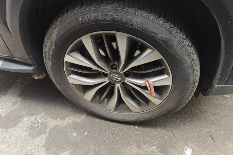 Used GAC Trumpchi GS8 2017 320T Two-Wheel Drive Luxury Smart Connectivity Version (7 Seats) Right Front Wheel Hub