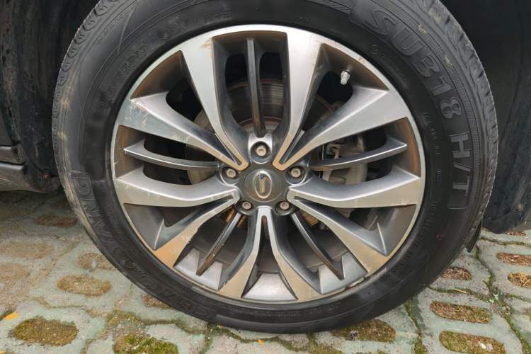 Used GAC Trumpchi GS8 2017 320T Two-Wheel Drive Luxury Smart Connectivity Version (7 Seats) Right Front Wheel Hub