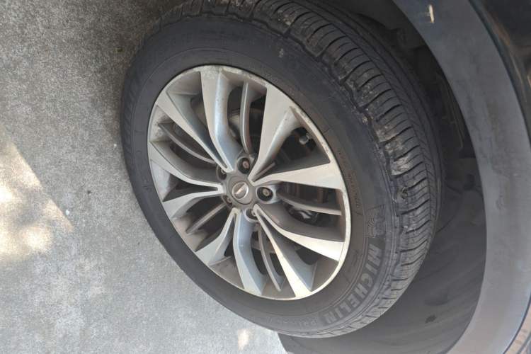 Used GAC Trumpchi GS8 2017 320T Two-Wheel Drive Luxury Smart Connectivity Version (7 Seats) Right Front Wheel Hub