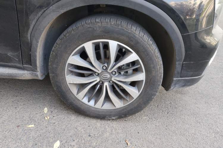 Used GAC Trumpchi GS8 2017 320T Two-Wheel Drive Luxury Smart Connectivity Version (7 Seats) Right Front Wheel Hub