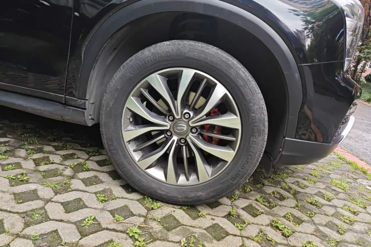 Used GAC Trumpchi GS8 2017 320T Two-Wheel Drive Luxury Smart Connectivity Version (7 Seats) Right Front Wheel Hub