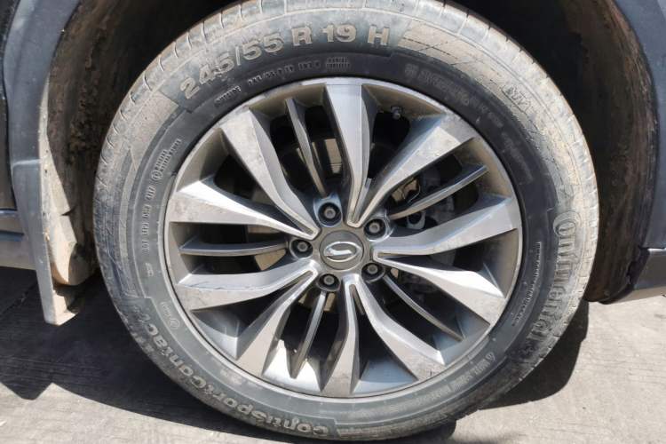 Used GAC Trumpchi GS8 2017 320T Two-Wheel Drive Luxury Smart Connectivity Version (7 Seats) Right Front Wheel Hub
