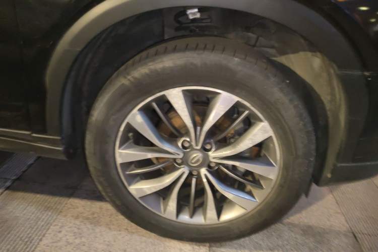 Used GAC Trumpchi GS8 2017 320T Two-Wheel Drive Luxury Smart Connectivity Version (7 Seats) Right Front Wheel Hub