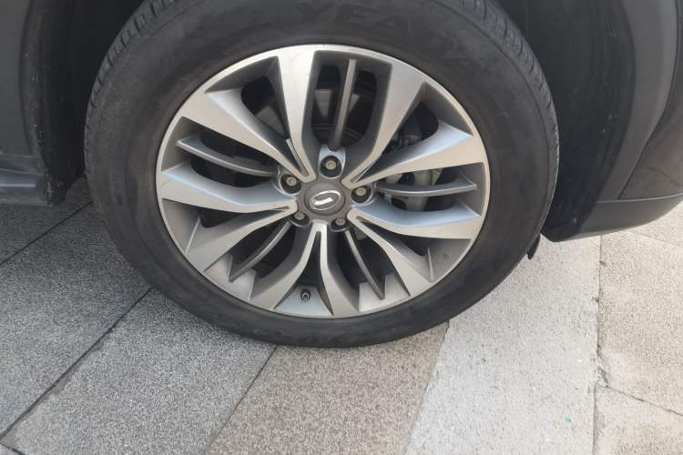 Used GAC Trumpchi GS8 2017 320T Two-Wheel Drive Luxury Smart Connectivity Version (7 Seats) Right Front Wheel Hub