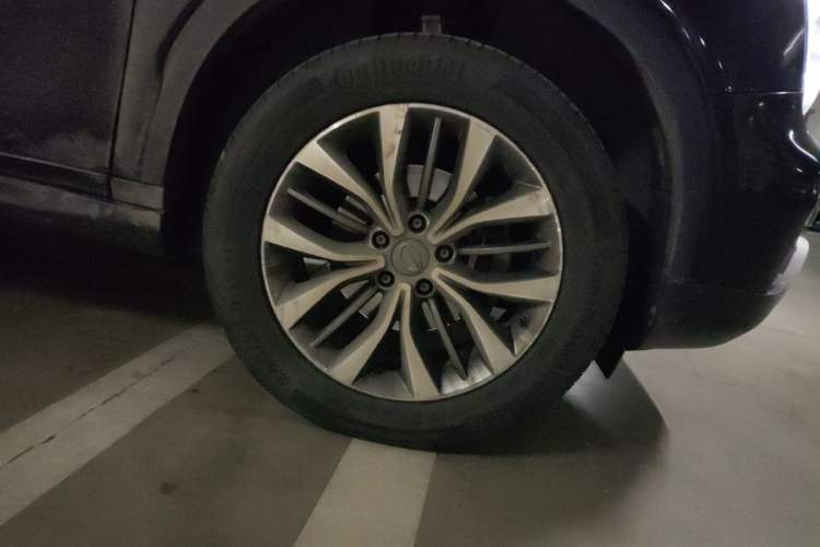 Used GAC Trumpchi GS8 2017 320T Two-Wheel Drive Luxury Smart Connectivity Version (7 Seats) Right Front Wheel Hub