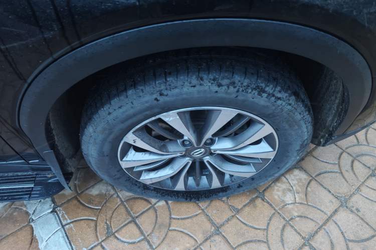 Used GAC Trumpchi GS8 2017 320T Two-Wheel Drive Luxury Smart Connectivity Version (7 Seats) Right Front Wheel Hub