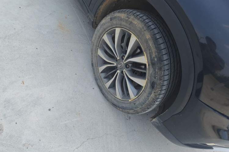 Used GAC Trumpchi GS8 2017 320T Two-Wheel Drive Luxury Smart Connectivity Version (7 Seats) Right Front Wheel Hub
